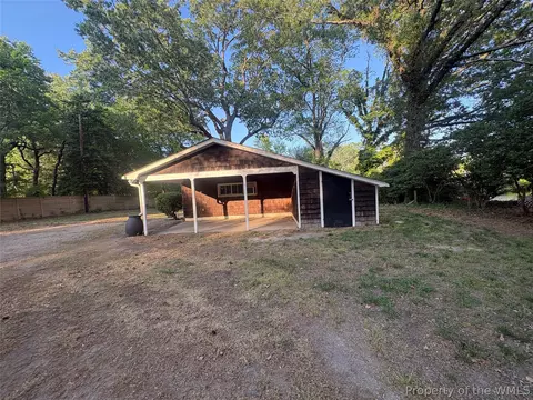 1479 Laurens Rd, Gloucester Point, VA 23062