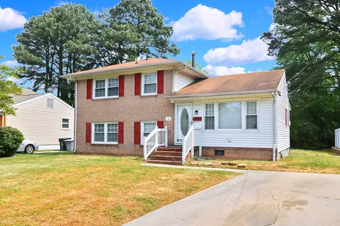 18 Janet Dr, Hampton, VA 23666