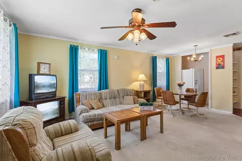 Living - 101 Roane Dr, Hampton, VA 23669 photo 2 of 3