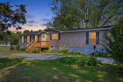 42 Rabbit Run, Saluda, VA 23149