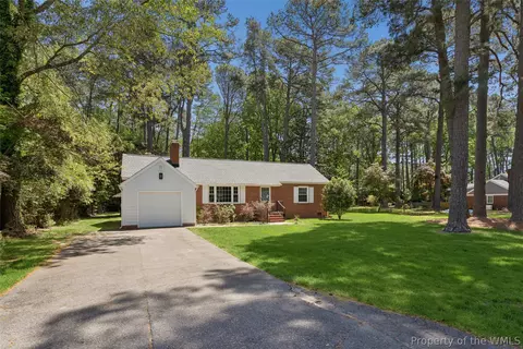 200 Mistletoe Dr, Newport News, VA 23606