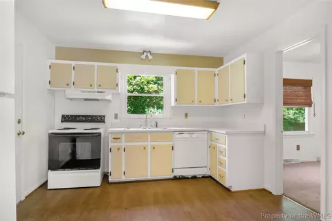 Kitchen - 5104 Hazelwood, Hampton, VA 23605 photo 1 of 2