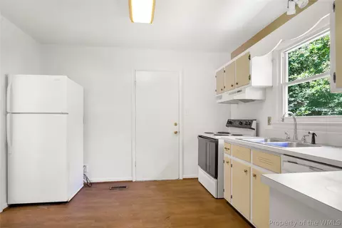 Kitchen - 5104 Hazelwood, Hampton, VA 23605 photo 2 of 2