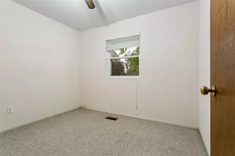 Bedroom - 1709 Beach Rd, Hampton, VA 23664 photo 4 of 5
