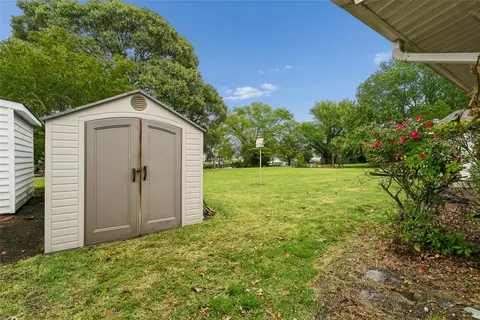 Exterior - 1709 Beach Rd, Hampton, VA 23664 photo 8 of 8