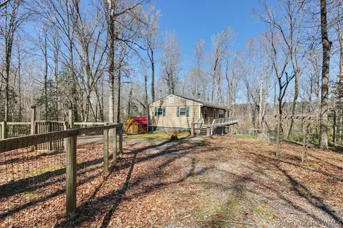 9937 Bacons Ln, Gloucester, VA 23061