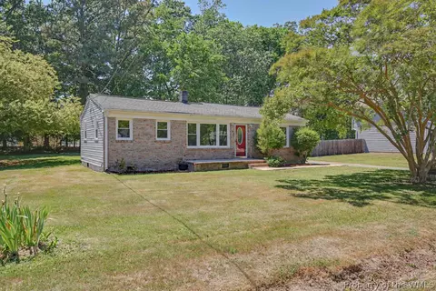 105 2nd St, Yorktown, VA 23692