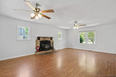 Living - 105 2nd St, Yorktown, VA 23692 photo 4 of 4