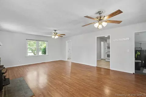 Living - 105 2nd St, Yorktown, VA 23692 photo 3 of 4