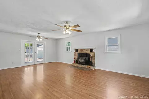 Living - 105 2nd St, Yorktown, VA 23692 photo 1 of 4