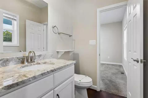 Bath - 544 River St, Hampton, VA 23669 photo 1 of 5