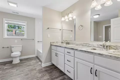 Bath - 544 River St, Hampton, VA 23669 photo 4 of 5