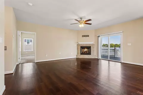 Living - 544 River St, Hampton, VA 23669 photo 2 of 3