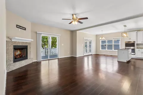 Living - 544 River St, Hampton, VA 23669 photo 3 of 3