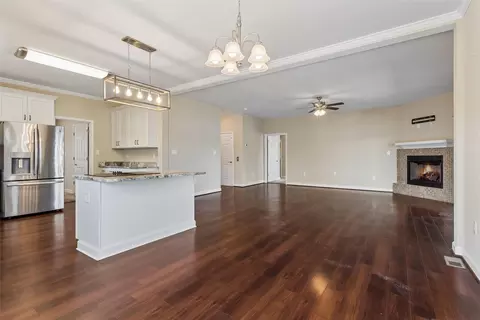 Living - 544 River St, Hampton, VA 23669 photo 1 of 3