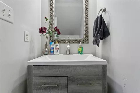 Bath - 4 Treebark Pl, Hampton, VA 23666 photo 1 of 4