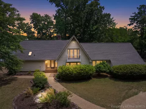 651 Colony Trl, Lanexa, VA 23089