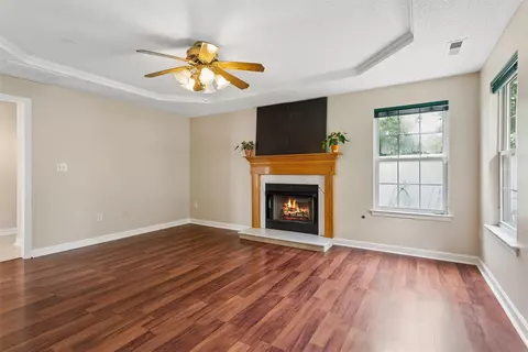 Living - 27 Wills Way, Hampton, VA 23666 photo 6 of 11