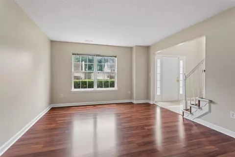 Living - 27 Wills Way, Hampton, VA 23666 photo 4 of 11