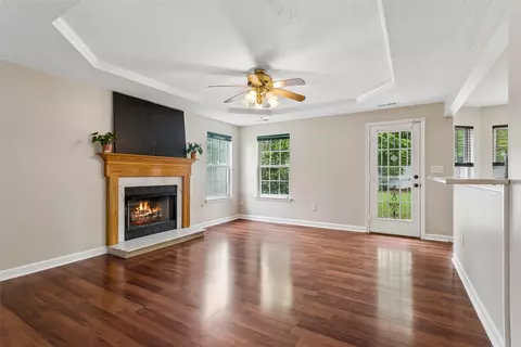 Living - 27 Wills Way, Hampton, VA 23666 photo 7 of 11