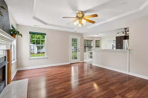 Living - 27 Wills Way, Hampton, VA 23666 photo 8 of 11