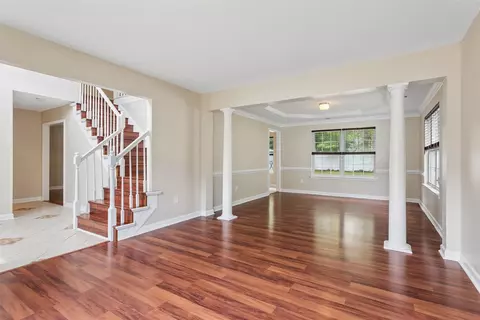 Living - 27 Wills Way, Hampton, VA 23666 photo 2 of 11