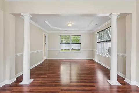 Living - 27 Wills Way, Hampton, VA 23666 photo 3 of 11