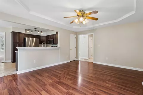 Living - 27 Wills Way, Hampton, VA 23666 photo 9 of 11