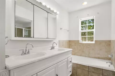 Bath - 302 Lasalle Ave, Hampton, VA 23661 photo 1 of 5