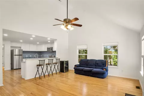 Living - 302 Lasalle Ave, Hampton, VA 23661 photo 2 of 3