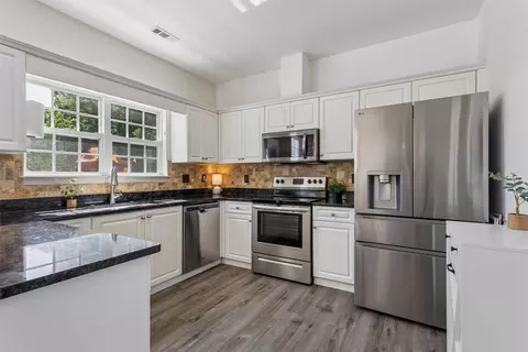 Kitchen - 40 Sherry Dell Dr, Hampton, VA 23666 photo 1 of 2