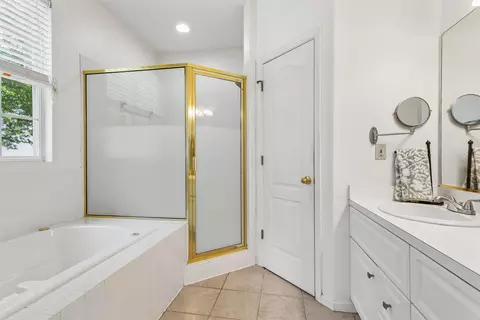 Bath - 40 Sherry Dell Dr, Hampton, VA 23666 photo 2 of 7