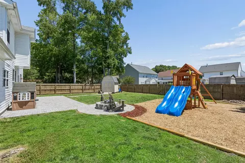 Exterior - 40 Sherry Dell Dr, Hampton, VA 23666 photo 8 of 8