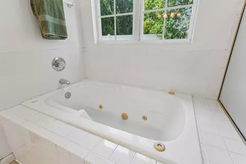 Bath - 40 Sherry Dell Dr, Hampton, VA 23666 photo 4 of 7