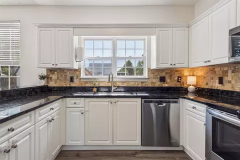 Kitchen - 40 Sherry Dell Dr, Hampton, VA 23666 photo 2 of 2