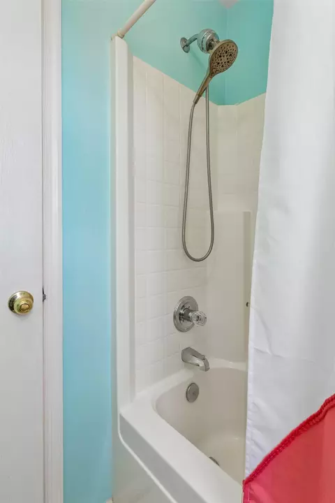 Bath - 40 Sherry Dell Dr, Hampton, VA 23666 photo 7 of 7