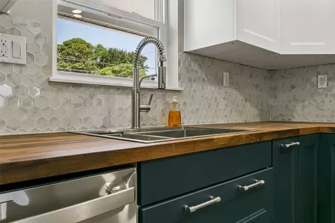 Kitchen - 4713 Threechopt Rd, Hampton, VA 23666 photo 3 of 5