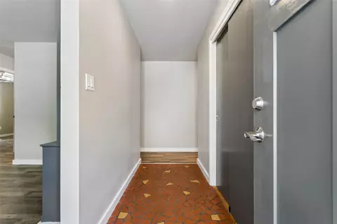 Entry Way - 4713 Threechopt Rd, Hampton, VA 23666 photo 2 of 3