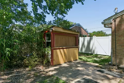 Exterior - 4713 Threechopt Rd, Hampton, VA 23666 photo 6 of 7