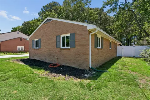 Exterior - 4713 Threechopt Rd, Hampton, VA 23666 photo 3 of 7