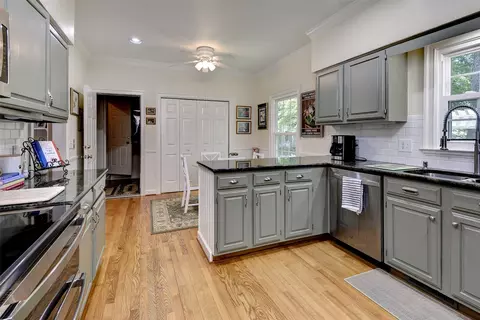 Kitchen - 104 Addingtons, Williamsburg, VA 23188 photo 3 of 5