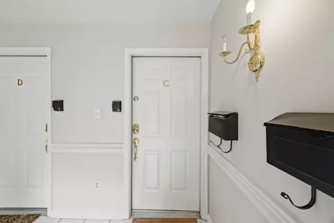 Entry Way - 237 Woodmere Dr #C, Williamsburg, VA 23185 photo 3 of 8