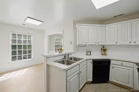 Kitchen - 237 Woodmere Dr #C, Williamsburg, VA 23185 photo 4 of 4