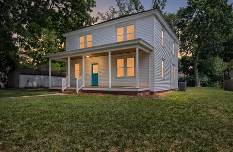 326 6th St, West Point, VA 23181