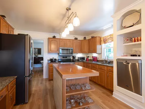 Kitchen - 11688 River Crest Dr, Gloucester, VA 23061 photo 2 of 4