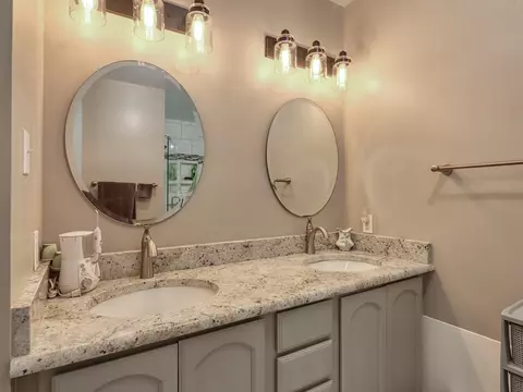 Bath - 11688 River Crest Dr, Gloucester, VA 23061 photo 4 of 6
