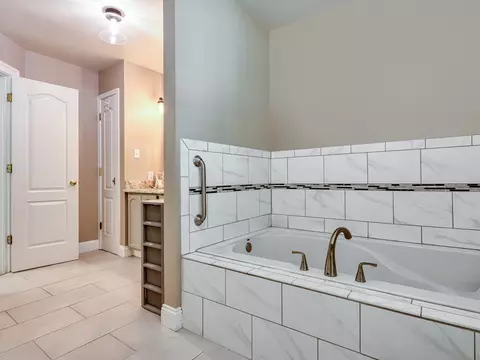 Bath - 11688 River Crest Dr, Gloucester, VA 23061 photo 6 of 6