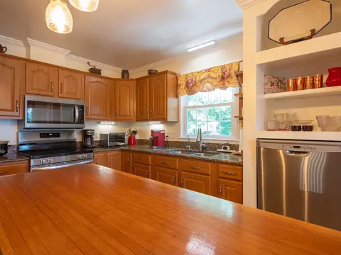 Kitchen - 11688 River Crest Dr, Gloucester, VA 23061 photo 4 of 4