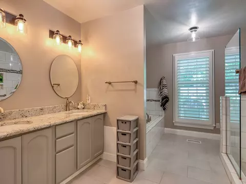 Bath - 11688 River Crest Dr, Gloucester, VA 23061 photo 3 of 6