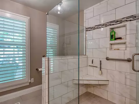 Bath - 11688 River Crest Dr, Gloucester, VA 23061 photo 5 of 6